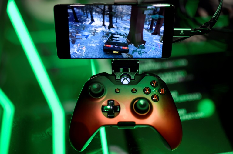 Microsoft will be expanding access to its Xbox cloud gaming service to more devices including Apple's smartphones and tablets.